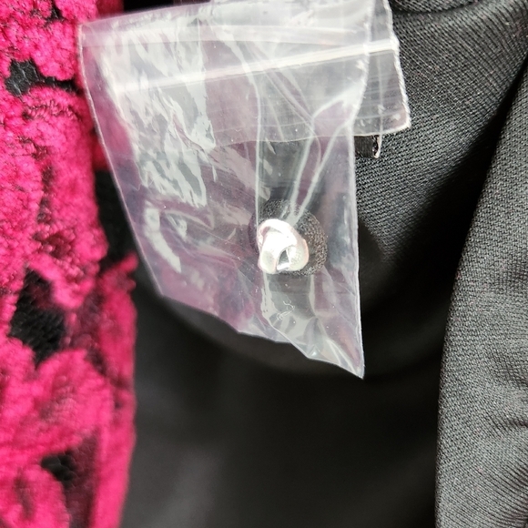 Cupcakes and Cashmere Red and Black Lined Long Bell Sleeve Top Size S - Picture 11 of 14